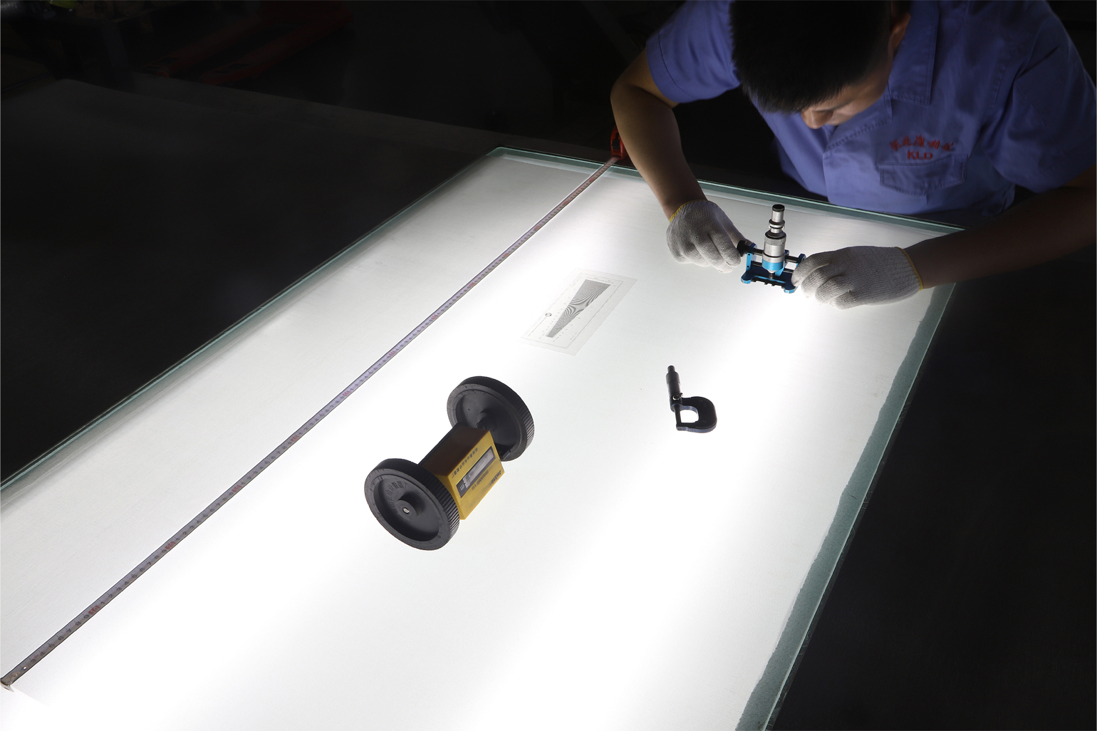 测量丝径，孔径，目数，长度，宽度 inspect the aperture ,wire dia. ,mesh ,width ,length